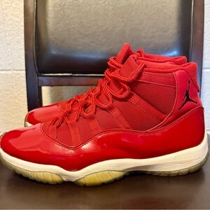 JORDAN 11s